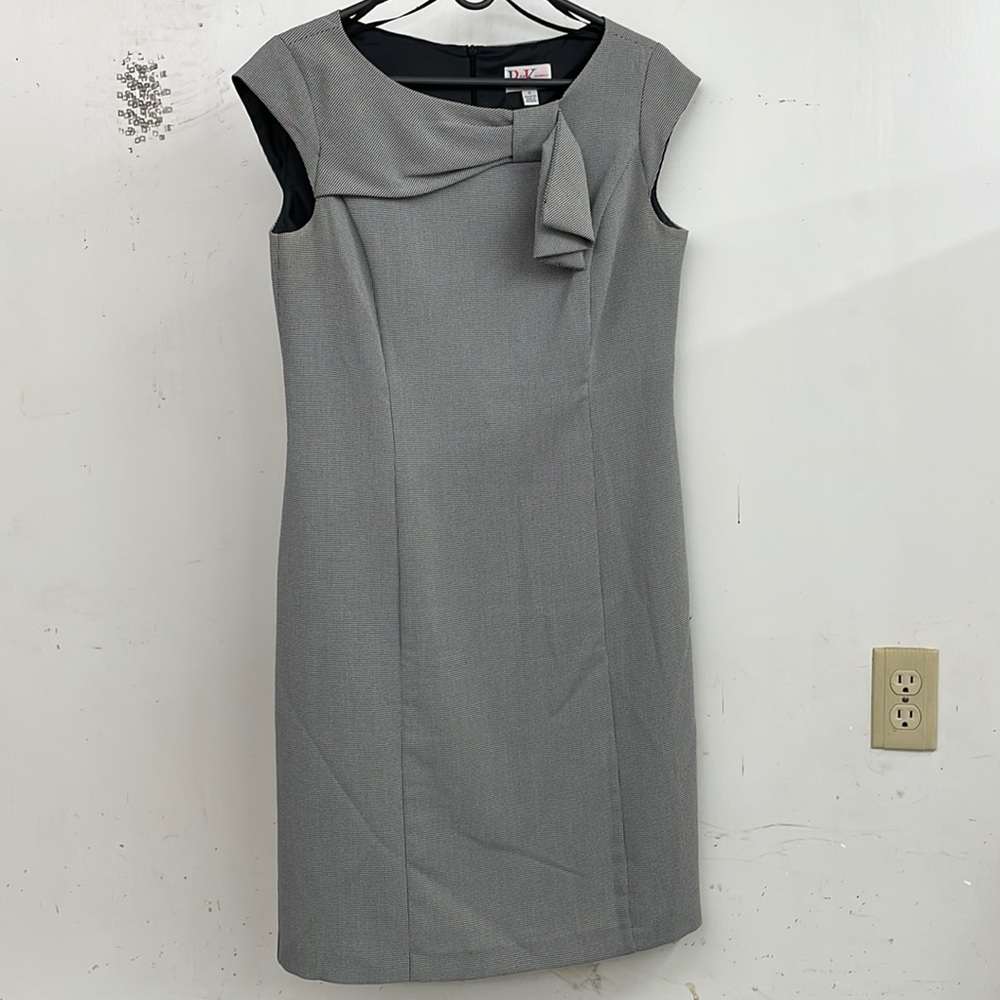 Super cute women’s dress Size 6